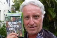 Disgraced activist Jack Thompson holding GTA 4 (Image via Yandex)